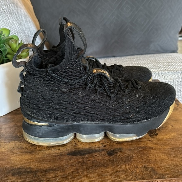 Nike LeBron XV 15 Basketball Shoes Black Metallic Gold size Y5.5 - Picture 1 of 8